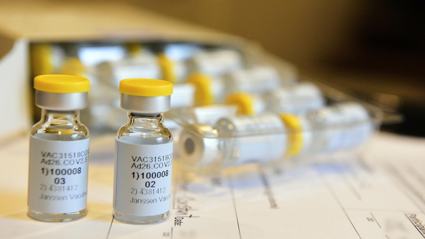 Еще одна вакцина на подходе: Johnson & Johnson рассчитывает, что ее препарат одобрят в начале 2021 года
